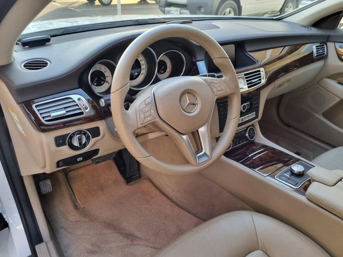 Used Mercedes-Benz CLS 350 II (C218), 3.5 l, 2014 in Dubai by Saeed Auto, White color. Japanese Specs | AUTO.AE