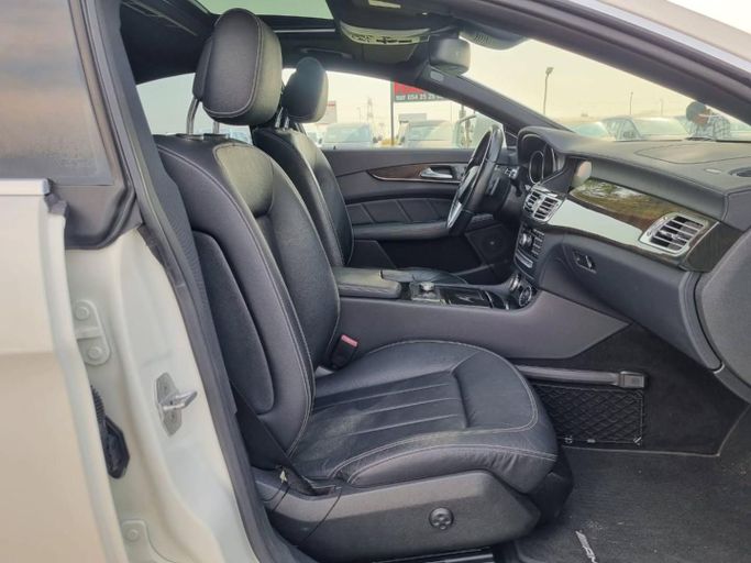 Подержанный Mercedes-Benz CLS 550 II (C218), 4.7 л, 2012 в Дубае от Saeed Auto Белый цвет. Японская | AUTO.AE