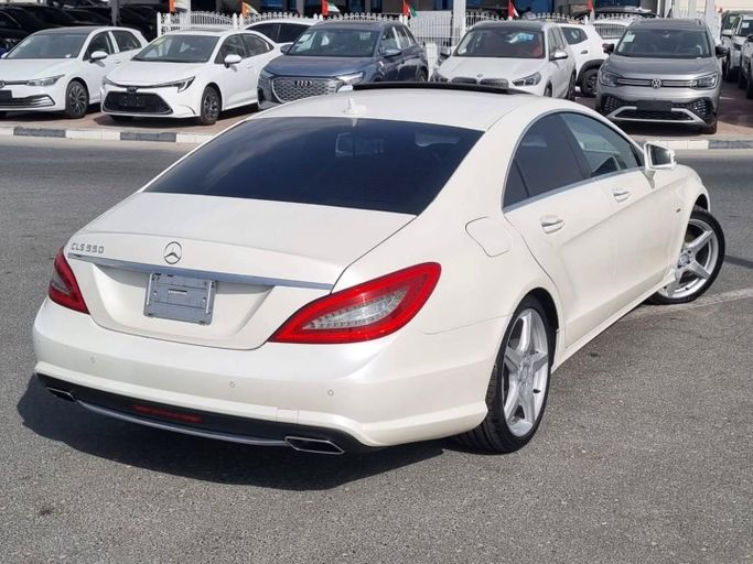 Подержанный Mercedes-Benz CLS 550 II (C218), 4.7 л, 2012 в Дубае от Saeed Auto Белый цвет. Японская | AUTO.AE
