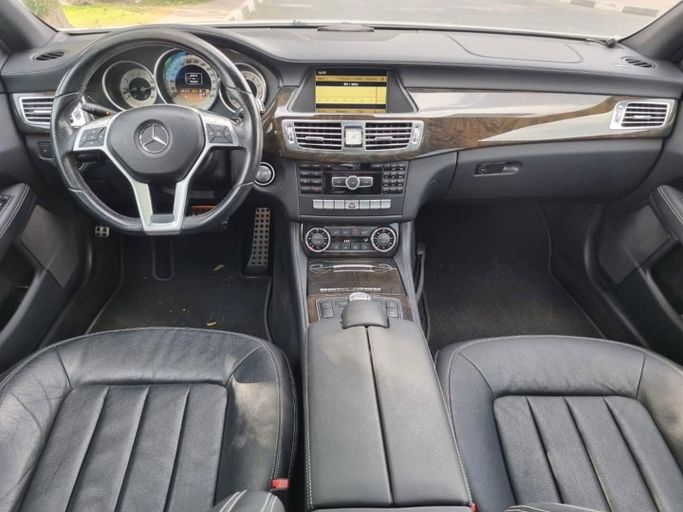 Подержанный Mercedes-Benz CLS 550 II (C218), 4.7 л, 2012 в Дубае от Saeed Auto Белый цвет. Японская | AUTO.AE