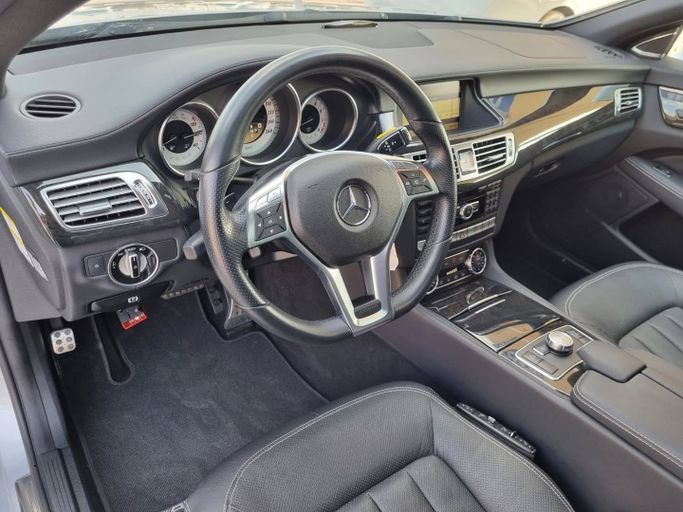 Подержанный Mercedes-Benz CLS 550 II (C218), 4.7 л, 2012 в Дубае от Saeed Auto Серый цвет. Японская | AUTO.AE