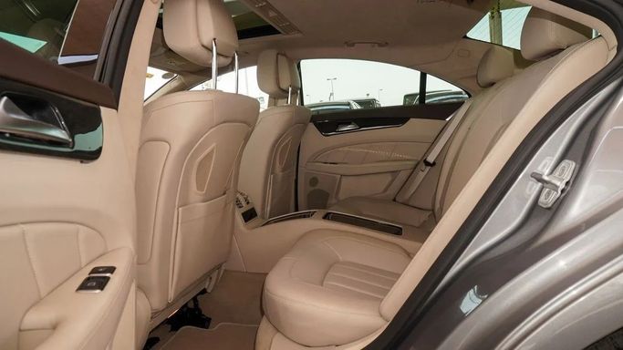 Подержанный Mercedes-Benz CLS 550 II (C218) Рестайлинг, 4.7 л, 2015 в Дубае от Ibitisam Motors Серебристый цвет.  | AUTO.AE