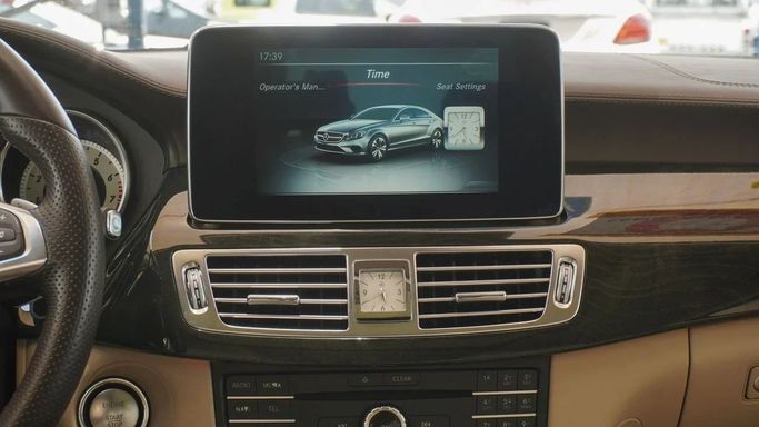 Подержанный Mercedes-Benz CLS 550 II (C218) Рестайлинг, 4.7 л, 2015 в Дубае от Ibitisam Motors Серебристый цвет.  | AUTO.AE