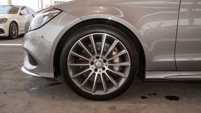 Подержанный Mercedes-Benz CLS 550 II (C218) Рестайлинг, 4.7 л, 2015 в Дубае от Ibitisam Motors Серебристый цвет.  | AUTO.AE