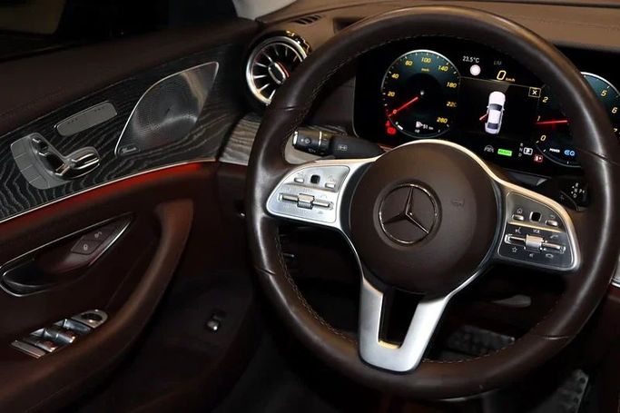 Подержанный Mercedes-Benz CLS 450 III (C257), 3.0 л, 2021 в Дубае от Billionaire Motors Черный цвет. Корейская | AUTO.AE