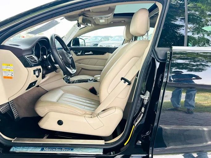 Used Mercedes-Benz CLS 400 II (C218) Facelift, 3.5 l, 2017 in Dubai by Mirza Automobile FZE, Black color. Japanese Specs | AUTO.AE