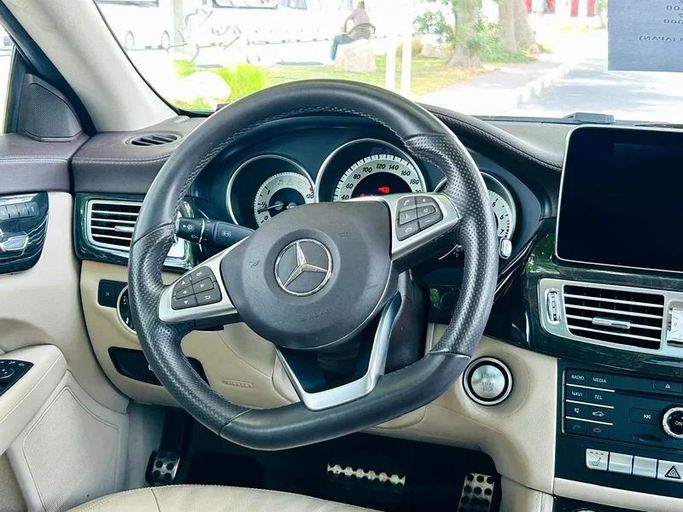 Used Mercedes-Benz CLS 400 II (C218) Facelift, 3.5 l, 2017 in Dubai by Mirza Automobile FZE, Black color. Japanese Specs | AUTO.AE