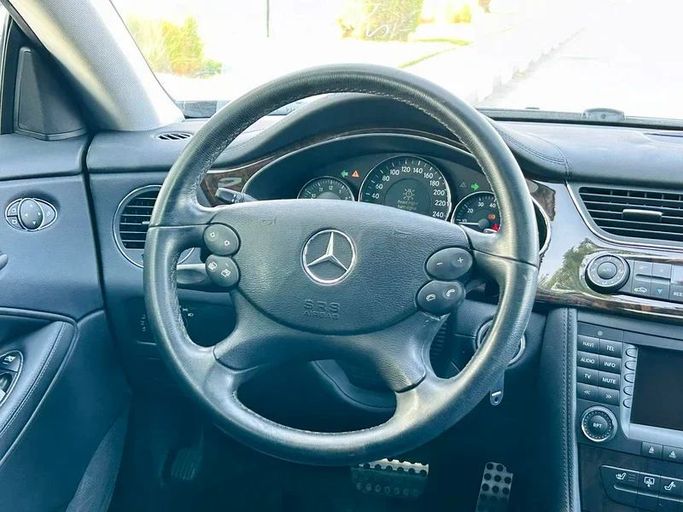 Подержанный Mercedes-Benz CLS 350 I (C219) Рестайлинг, 3.5 л, 2008 в Дубае от Mirza Automobile FZE Черный цвет. Японская | AUTO.AE