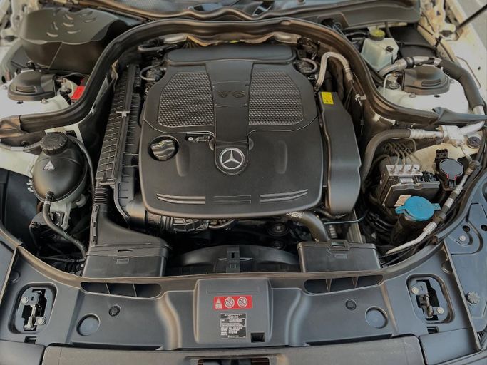 Подержанный Mercedes-Benz CLS 350 II (C218), 3.5 л, 2012 в Дубае от Japan Motors Белый цвет. Other | AUTO.AE