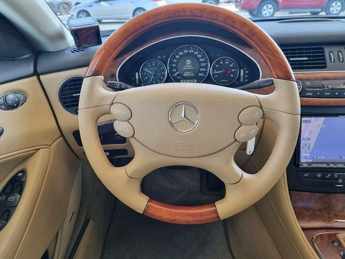 Подержанный Mercedes-Benz CLS 550 I (C219), 5.5 л, 2007 в Дубае от Best Car Черный цвет. Японская | AUTO.AE