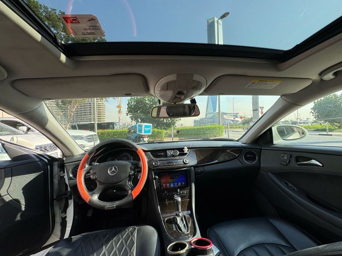 Used Mercedes-Benz CLS 350 I (C219), 3.5 l, 2007 in Dubai, White color. Japanese Specs | AUTO.AE