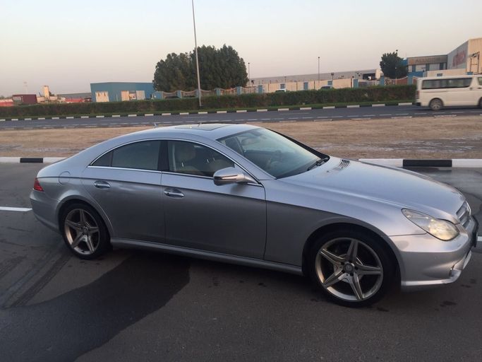 Used Mercedes-Benz CLS 350 I (C219) Facelift, 3.5 l, 2010 in Dubai, Silver color. GCC Specs | AUTO.AE