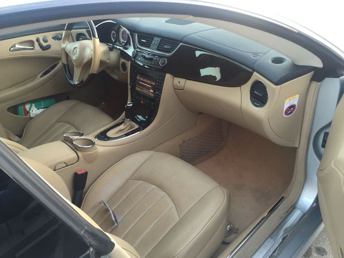 Used Mercedes-Benz CLS 350 I (C219) Facelift, 3.5 l, 2010 in Dubai, Silver color. GCC Specs | AUTO.AE