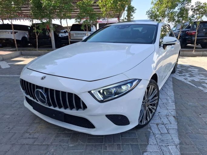 مستعملة ⁦Mercedes-Benz CLS 400 III (C257)، 2.9 l، 2019⁩ في في الإمارات, دبي من Barkat Alrahmen Motors، اللون أبيض. المواصفات الكورية | AUTO.AE | إعلان #290342