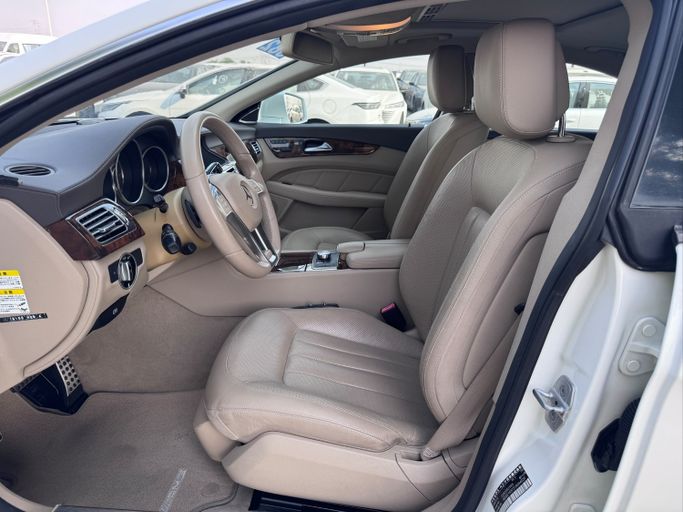 Used Mercedes-Benz CLS 500 II (C218), 4.7 l, 2012 in UAE, Dubai by MY MOTORS FZE, White color. Japanese Specs | AUTO.AE | Listing #295730 — photo 11 of 17