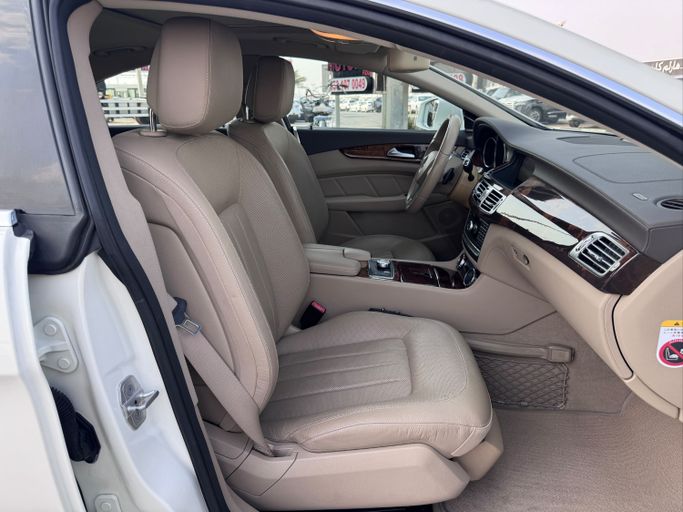 Used Mercedes-Benz CLS 500 II (C218), 4.7 l, 2012 in UAE, Dubai by MY MOTORS FZE, White color. Japanese Specs | AUTO.AE | Listing #295730 — photo 12 of 17