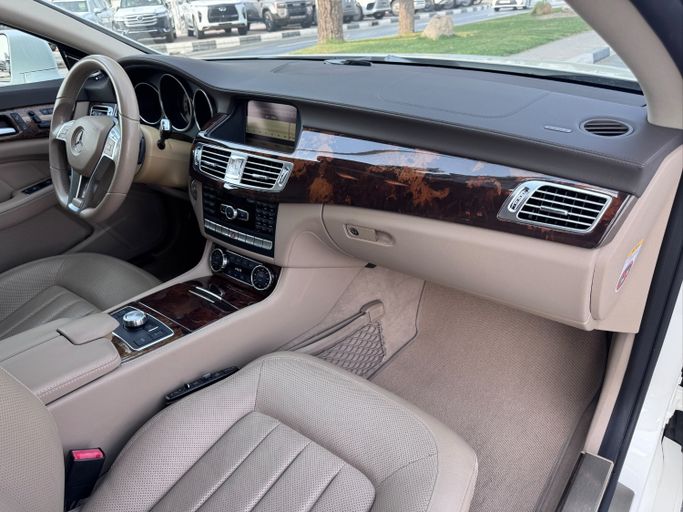 Used Mercedes-Benz CLS 500 II (C218), 4.7 l, 2012 in UAE, Dubai by MY MOTORS FZE, White color. Japanese Specs | AUTO.AE | Listing #295730 — photo 10 of 17
