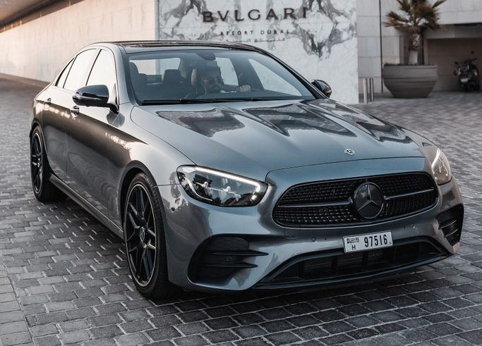 Mercedes-Benz E-Class AMG 53 AMG V (W213), 2020  سيدان للتأجير في في دبي من Royal Dream، اللون رمادي | AUTO.AE