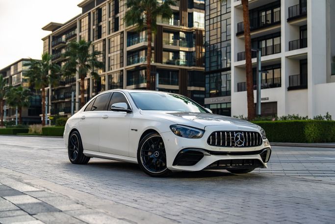 Mercedes-Benz E-Class AMG 63 AMG V (W213) Рестайлинг, 2020 седан  класса в Дубае от Royal Dream белый цвет | AUTO.AE