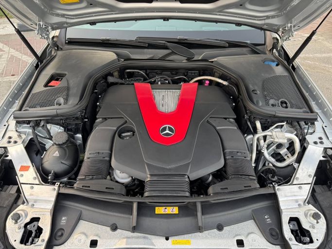 Подержанный Mercedes-Benz E-Class AMG 43 AMG V (W213), 3.0 л, 2017 в Дубае от Saeed Auto Серебристый цвет. Японская | AUTO.AE