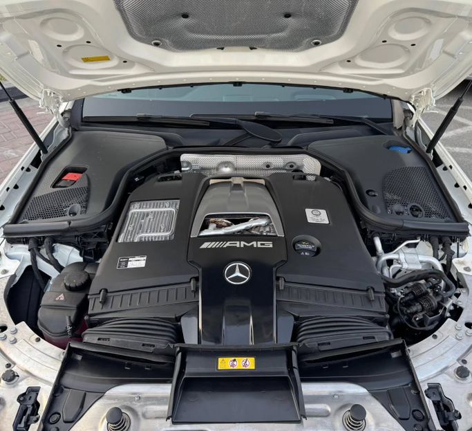Подержанный Mercedes-Benz E-Class AMG 63 AMG S V (W213) Рестайлинг, 4.0 л, 2021 в Дубае от Saeed Auto Белый цвет. Японская | AUTO.AE