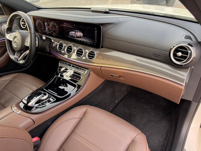 Подержанный Mercedes-Benz E-Class AMG 43 AMG V (W213), 3.0 л, 2018 в Дубае от Saeed Auto Белый цвет. Японская | AUTO.AE