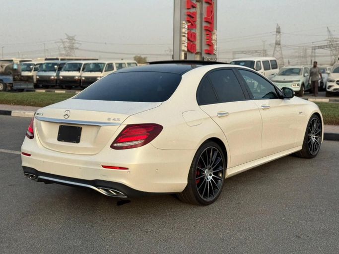 Подержанный Mercedes-Benz E-Class AMG 43 AMG V (W213), 3.0 л, 2018 в Дубае от Saeed Auto Белый цвет. Японская | AUTO.AE