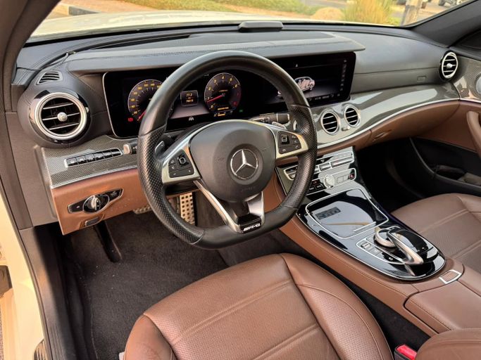 Подержанный Mercedes-Benz E-Class AMG 43 AMG V (W213), 3.0 л, 2018 в Дубае от Saeed Auto Белый цвет. Японская | AUTO.AE