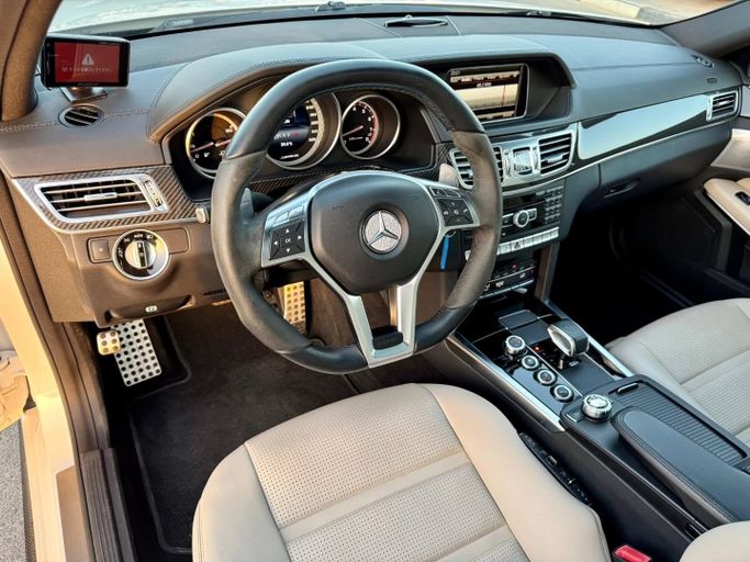 Подержанный Mercedes-Benz E-Class AMG 63 AMG S IV (W212, S212) Рестайлинг, 5.5 л, 2014 в Дубае от Saeed Auto Белый цвет.  | AUTO.AE