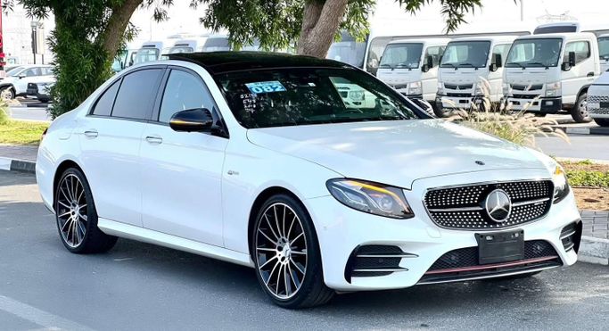 Подержанный Mercedes-Benz E-Class AMG 43 AMG V (W213), 3.0 л, 2018 в Дубае от Saeed Auto Белый цвет. Японская | AUTO.AE