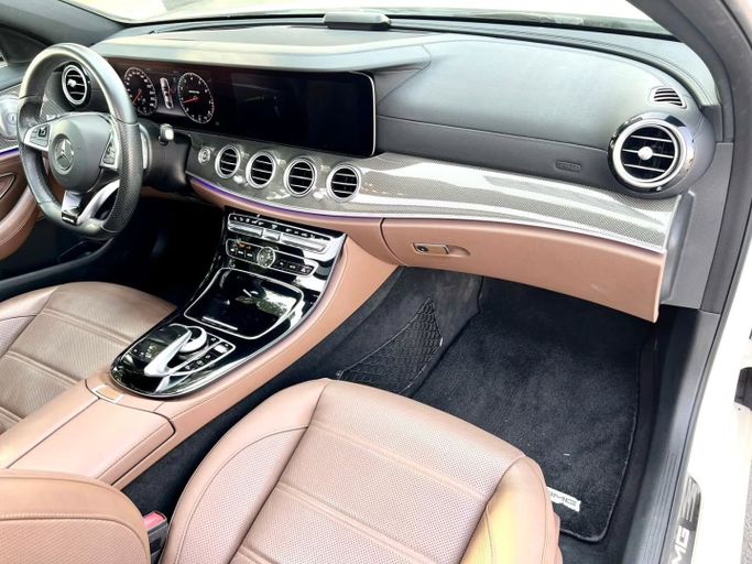 Подержанный Mercedes-Benz E-Class AMG 43 AMG V (W213), 3.0 л, 2018 в Дубае от Saeed Auto Белый цвет. Японская | AUTO.AE