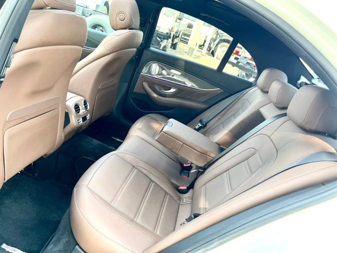 Подержанный Mercedes-Benz E-Class AMG 43 AMG V (W213), 3.0 л, 2018 в Дубае от Saeed Auto Белый цвет. Японская | AUTO.AE