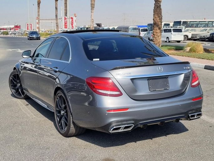 Подержанный Mercedes-Benz E-Class AMG 63 AMG S V (W213), 4.0 л, 2018 в Дубае от Saeed Auto Серый цвет. Японская | AUTO.AE