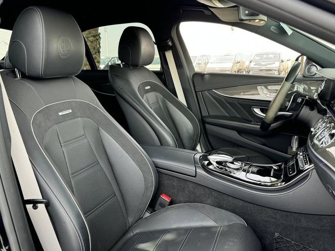 Подержанный Mercedes-Benz E-Class AMG 63 AMG S V (W213), 4.0 л, 2017 в Дубае от Lakhani Motors Черный цвет. Японская | AUTO.AE