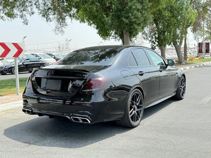 Подержанный Mercedes-Benz E-Class AMG 63 AMG S V (W213), 4.0 л, 2017 в Дубае от Lakhani Motors Черный цвет. Японская | AUTO.AE