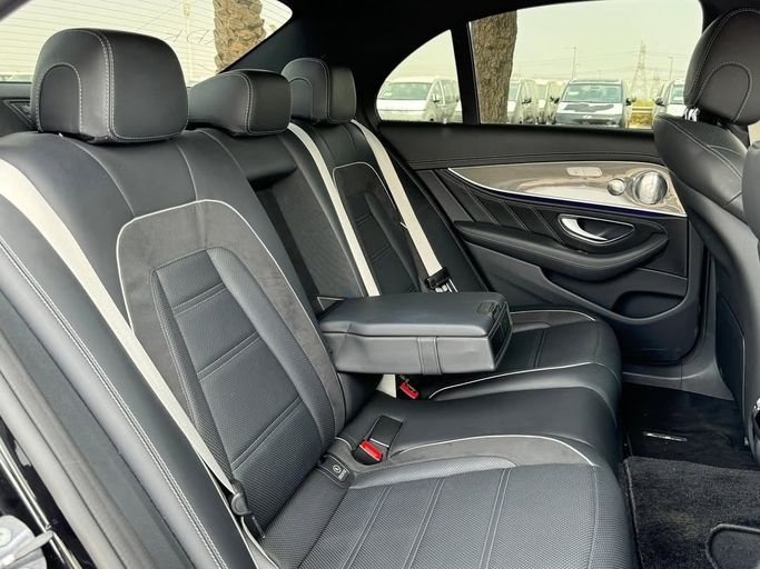 Подержанный Mercedes-Benz E-Class AMG 63 AMG S V (W213), 4.0 л, 2017 в Дубае от Lakhani Motors Черный цвет. Японская | AUTO.AE