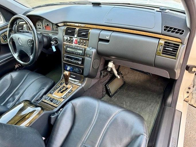 Подержанный Mercedes-Benz E-Class AMG 55 AMG II (W210, S210) Рестайлинг, 5.4 л, 2000 в Дубае от Best Car Белый цвет. Японская | AUTO.AE