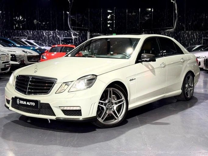 Подержанный Mercedes-Benz E-Class AMG 63 AMG IV (W212, S212), 6.2 л, 2011 в Дубае от Zeus Motors Белый цвет. GCC | AUTO.AE