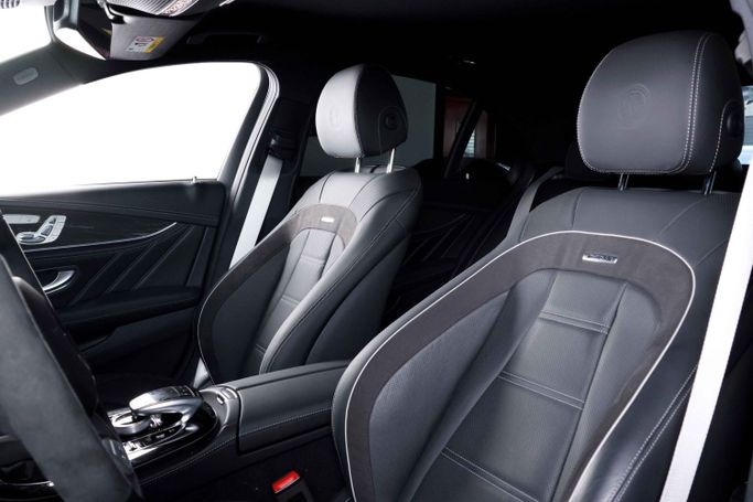 Подержанный Mercedes-Benz E-Class AMG 63 AMG S V (W213), 4.0 л, 2018 в Дубае от The Car Superstore Серебристый цвет. Японская | AUTO.AE