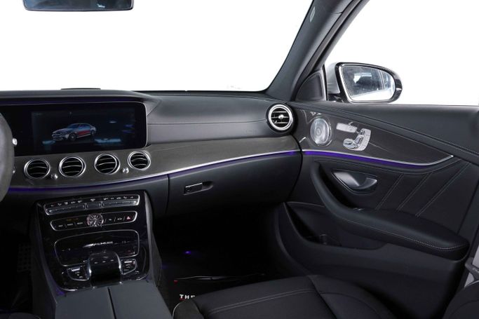 Подержанный Mercedes-Benz E-Class AMG 63 AMG S V (W213), 4.0 л, 2018 в Дубае от The Car Superstore Серебристый цвет. Японская | AUTO.AE