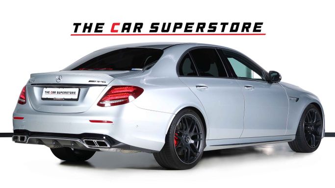 Подержанный Mercedes-Benz E-Class AMG 63 AMG S V (W213), 4.0 л, 2018 в Дубае от The Car Superstore Серебристый цвет. Японская | AUTO.AE