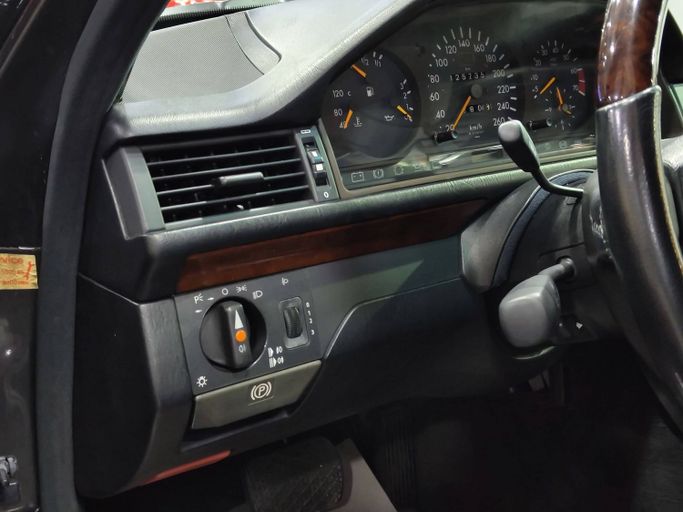 Подержанный Mercedes-Benz E-Class 500 I (W124), 5.0 л, 1994 в Дубае от STAR COLLECTION LLC Черный цвет. Японская | AUTO.AE