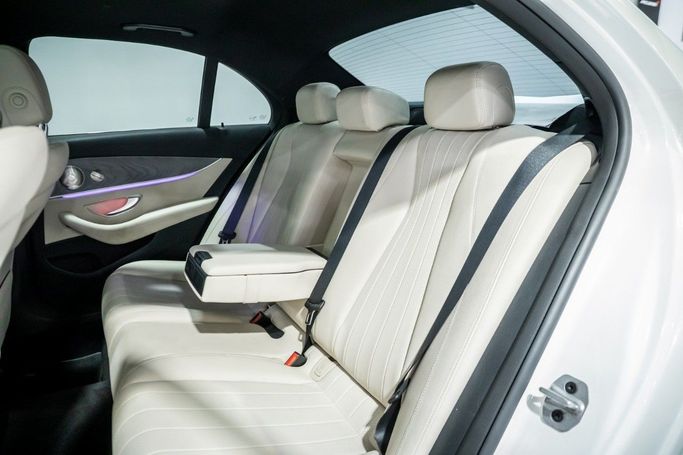 Подержанный Mercedes-Benz E-Class 350 V (W213, S213, C238) Рестайлинг, 2.0 л, 2021 в Дубае от C7 Motors Белый цвет.  | AUTO.AE