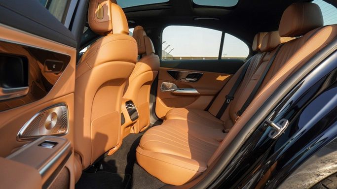 Новый Mercedes-Benz E-Class 350 VI (W214, S214), 2.0 л, 2024 в Дубае от 777 CARS Черный цвет. Европейская | AUTO.AE