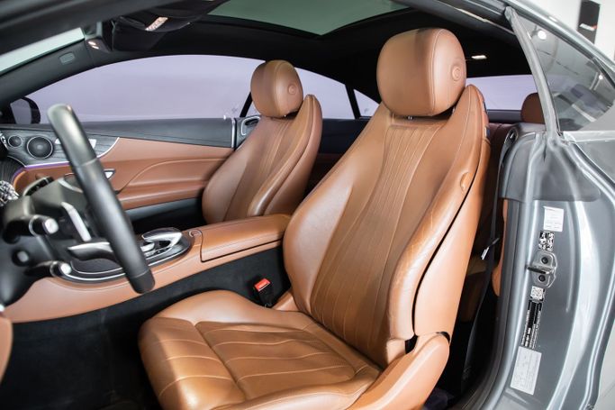 Подержанный Mercedes-Benz E-Class 220 d V (W213, S213, C238), 1.9 л, 2018 в Дубае от C7 Motors Серебристый цвет. Корейская | AUTO.AE
