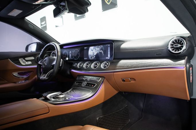 Подержанный Mercedes-Benz E-Class 220 d V (W213, S213, C238), 1.9 л, 2018 в Дубае от C7 Motors Серебристый цвет. Корейская | AUTO.AE