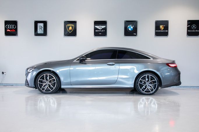Подержанный Mercedes-Benz E-Class 220 d V (W213, S213, C238), 1.9 л, 2018 в Дубае от C7 Motors Серебристый цвет. Корейская | AUTO.AE