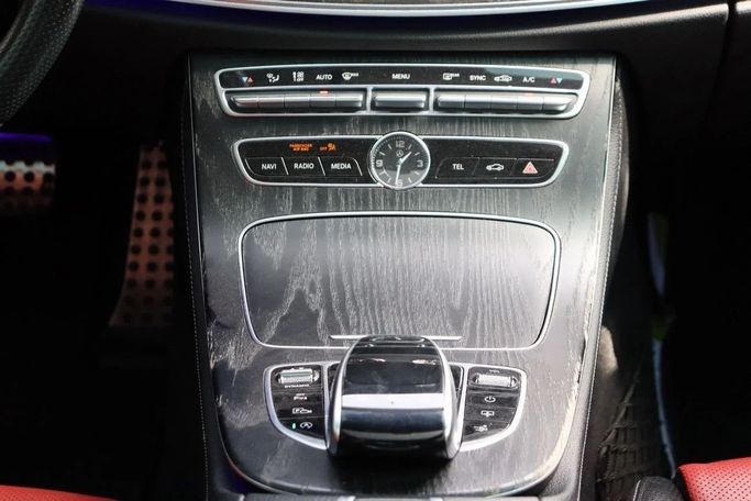 Подержанный Mercedes-Benz E-Class 200 V (W213, S213, C238), 2.0 л, 2018 в Дубае от Dresden Motors Белый цвет. GCC | AUTO.AE