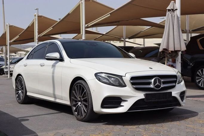 Подержанный Mercedes-Benz E-Class 400 V (W213, S213, C238), 3.0 л, 2018 в Дубае от Dresden Motors Белый цвет. GCC | AUTO.AE