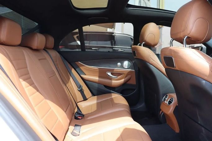 Подержанный Mercedes-Benz E-Class 400 V (W213, S213, C238), 3.0 л, 2018 в Дубае от Dresden Motors Белый цвет. GCC | AUTO.AE